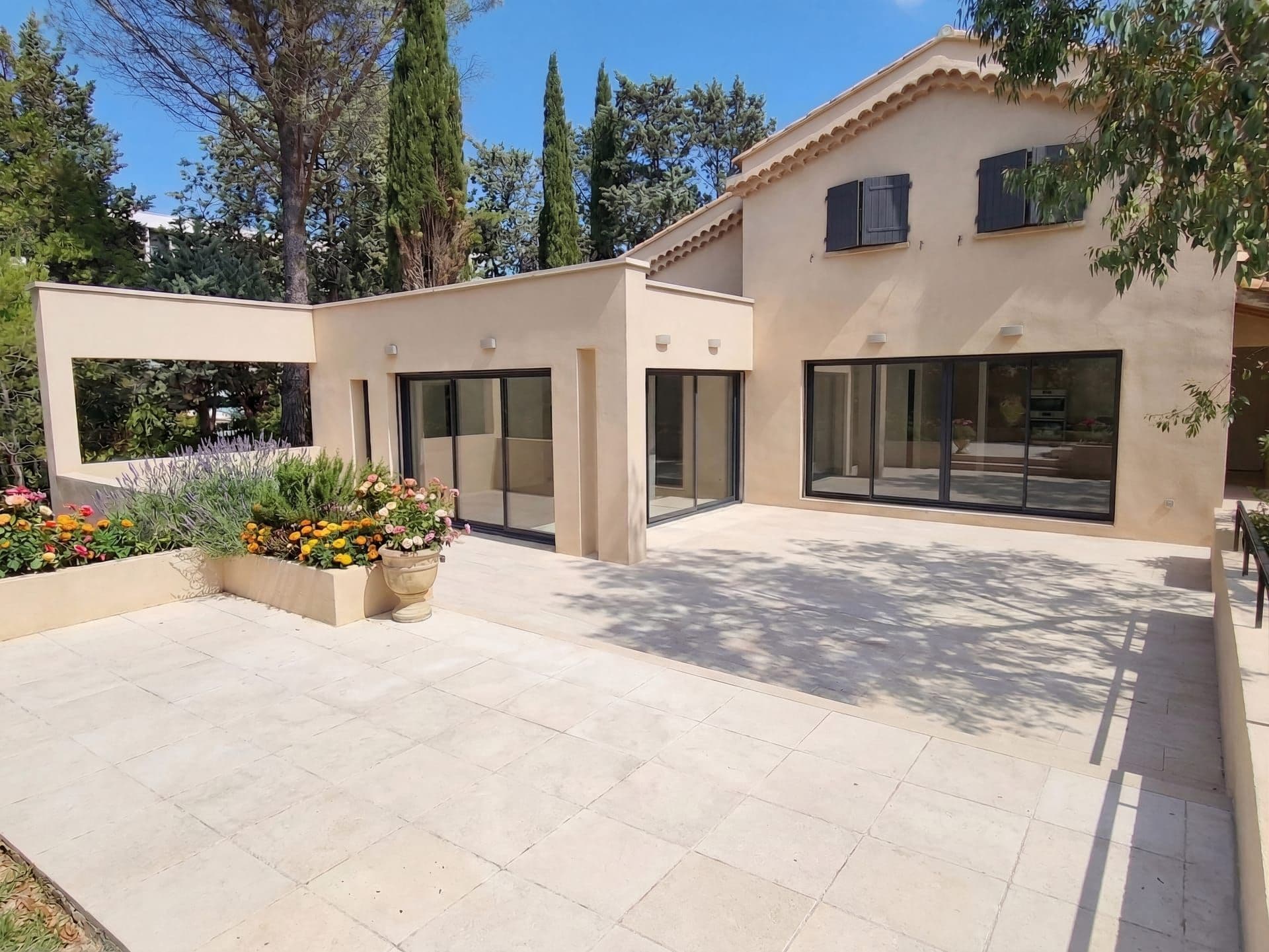 Villa contemporaine VILLA T à AIX-EN-PROVENCE (13) — projet d'architecte Reservoir Architecture, image 1