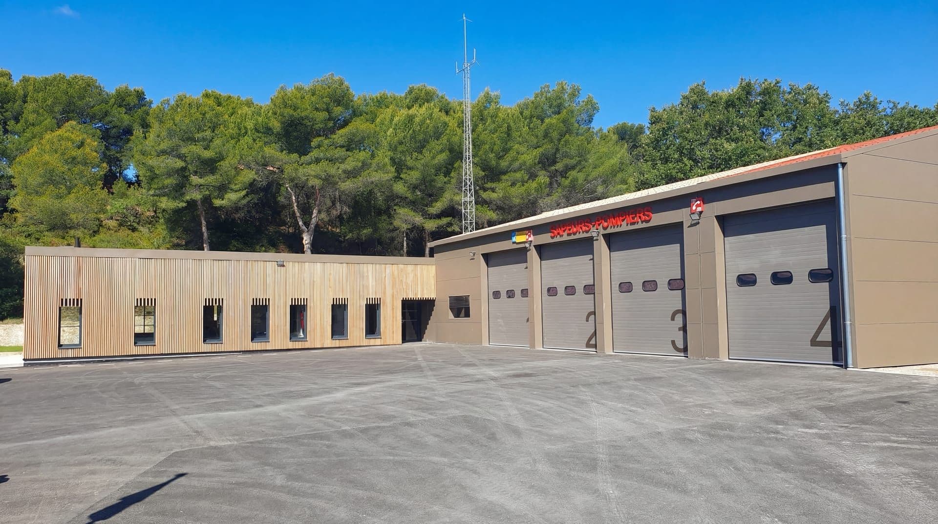 Équipement public CENTRE DE PREMIERE INTERVENTION - CPI à CUCURRON (84) — projet d'architecte Reservoir Architecture, image 4