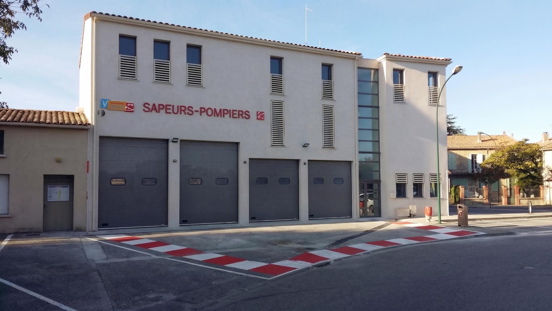 Équipement public CENTRE DE PREMIERE INTERVENTION - CPI à LA TOUR D’AIGUES (84) — projet d'architecte Reservoir Architecture, image 2