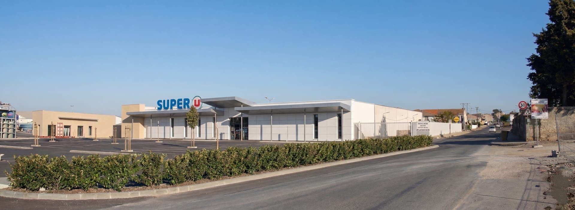 Architecture commerciale SUPER U à LA CALMETTE (30) — projet d'architecte Reservoir Architecture, image 2
