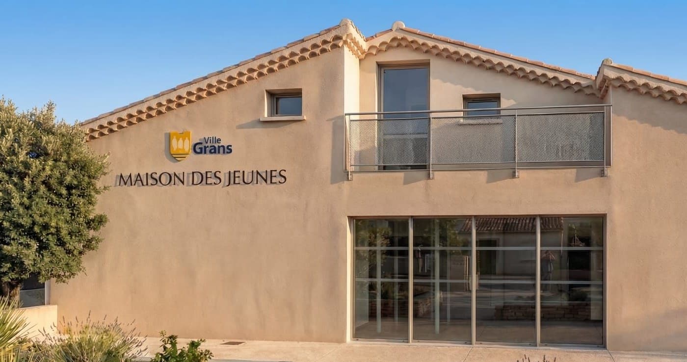 Équipement public MAISON DES JEUNES à GRANS (13) - projet d'architecte Reservoir Architecture, image 1